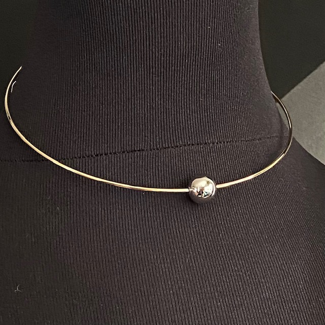 Gargantilla/ Collar con bola baño de rodio- Collar baño de oro 18k