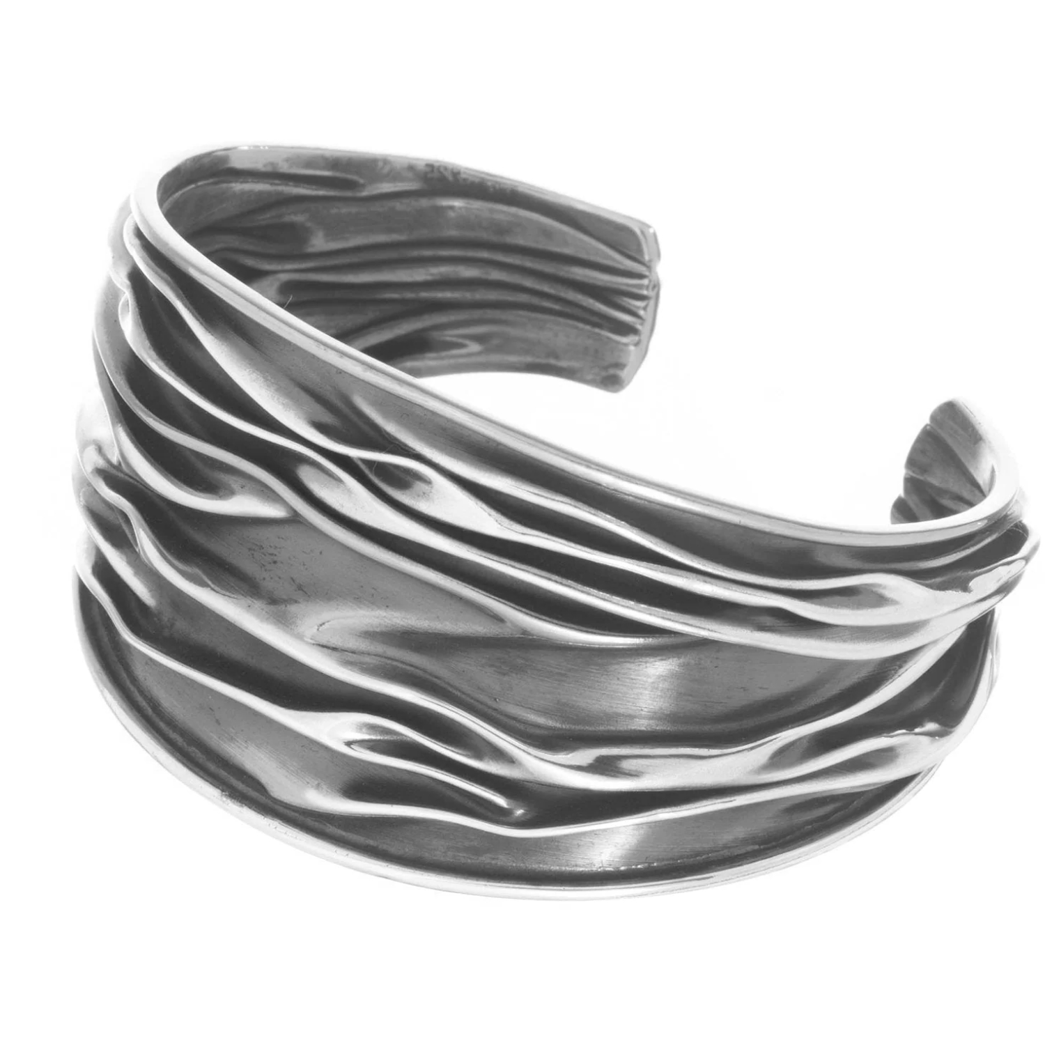 Brazalete pavonado elaborado totalmente de plata ley .925