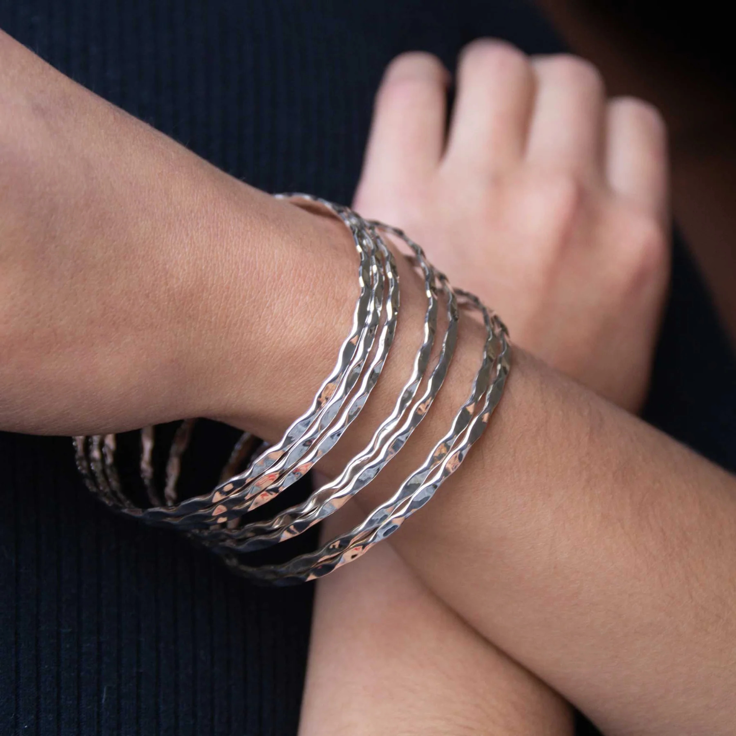 Pulsera diseño semanario ondulada elaborado finamente de plata ley .925