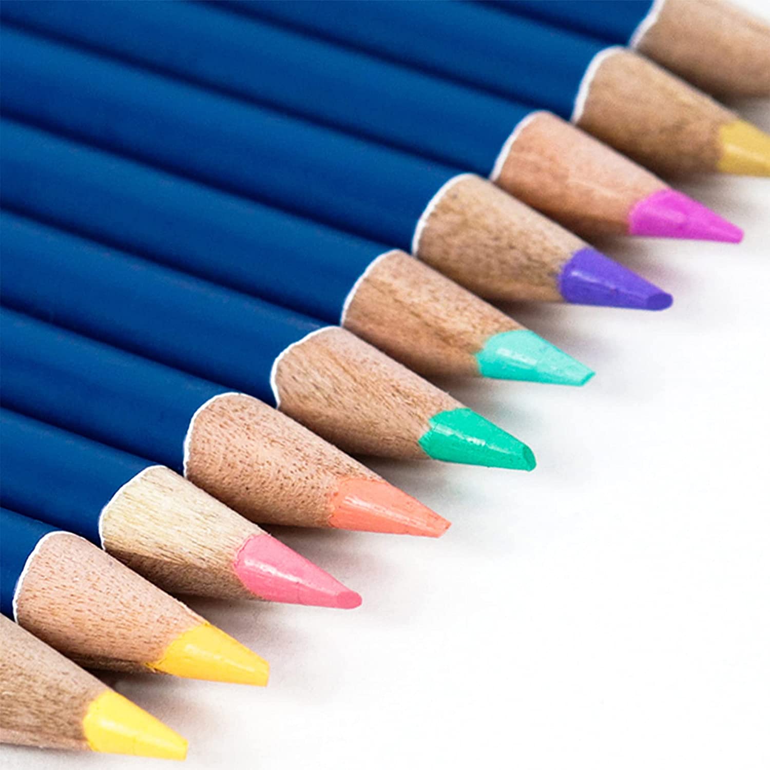 Set de Lápices de Colores Pelikan 120 Piezas. Mina Suave y Resistente de 3.3mm. Estuche Rígido.