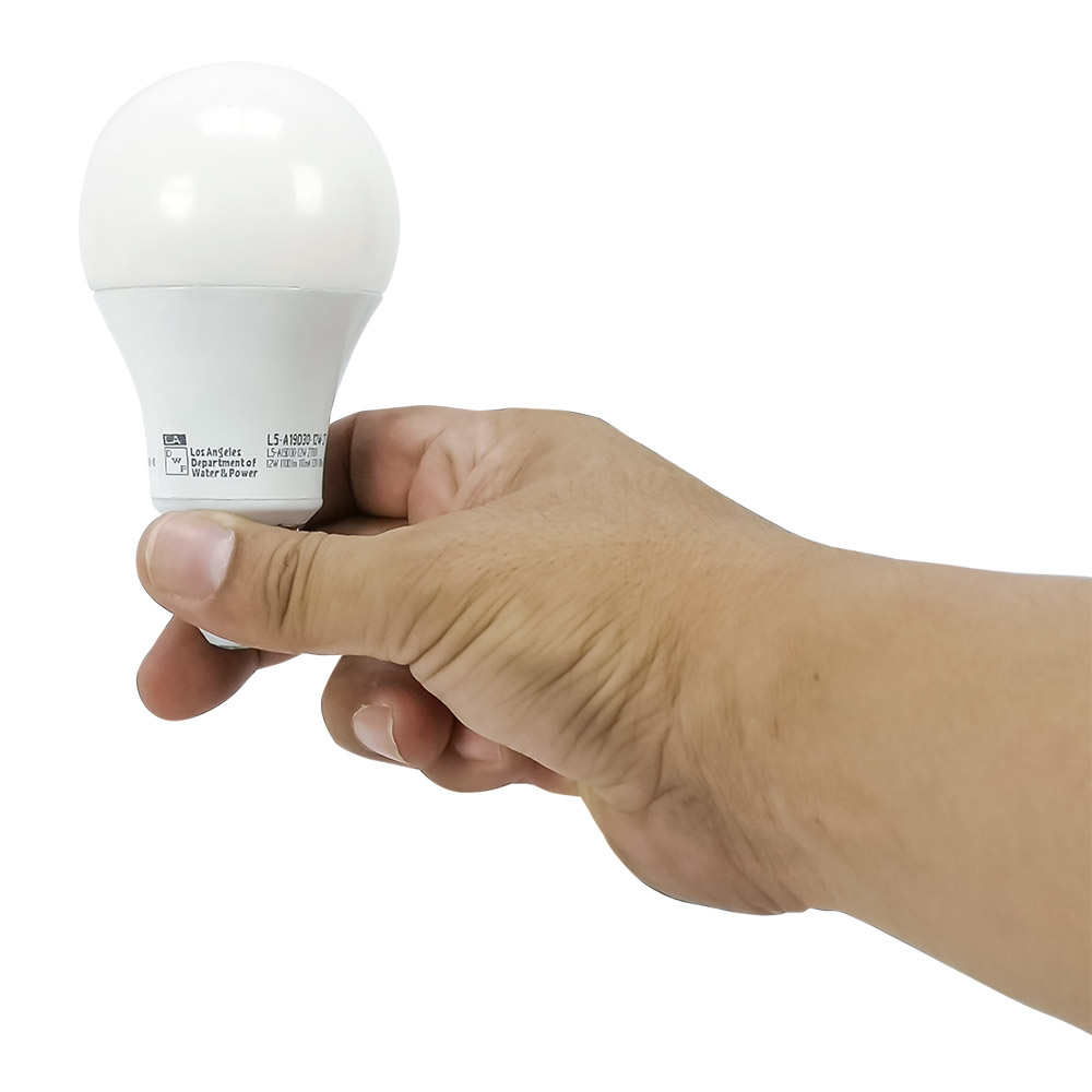 Foco Led de Luz Calida con 1100 lumens 12 Watts 2700 K Compatible con Intensidad de Luz Regulable Ideal como Luz de Noche para para Habitaciones de Descanso en Cajas de 12 Piezas Master A-LAMP12W-12