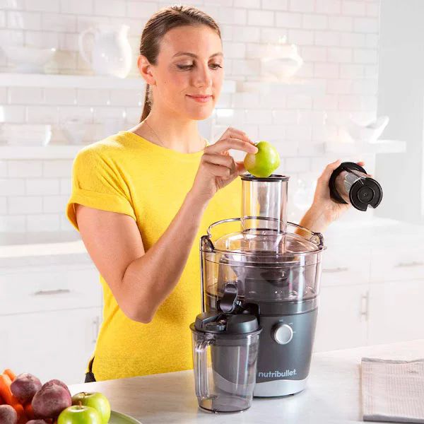 Exprimidor de jugos Nutribullet  Exprime frutas enteras   Reacondicionado (caja genérica) NBJ50100