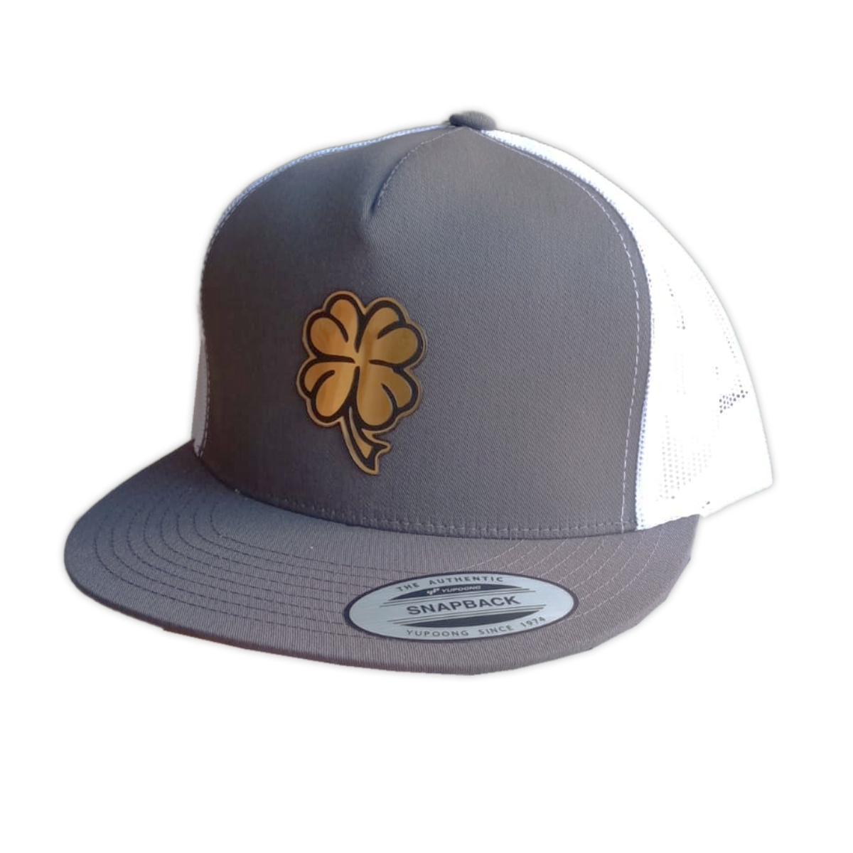 Gorra  Plana Ajustable Yupoong gris/blanca Trebol Unisex 6006GB