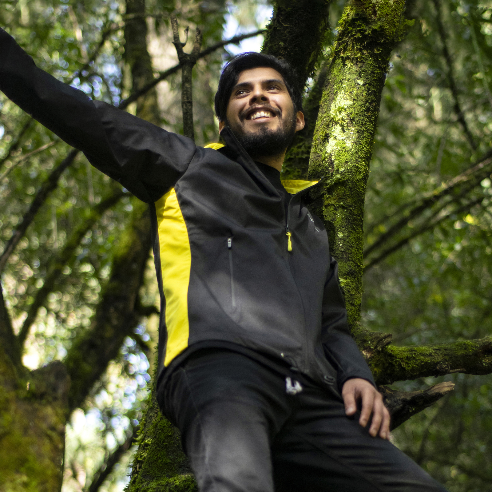 Chamarra Impermeable Outdoor Negro de Hombre para Campismo, Senderismo y Ciudad Laca-BK