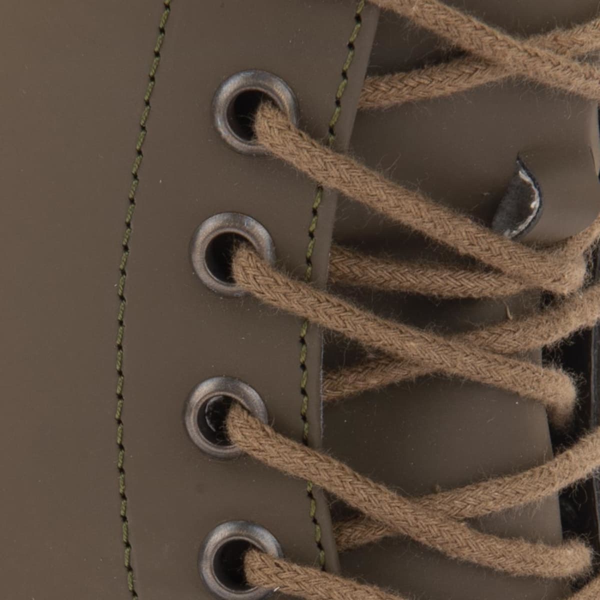 Bota militar para mujer, de nobuck con agujetas y suela track, color verde olivo, marca HPC Polo, mod. 1110566