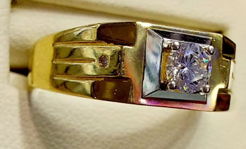 Anillo Sello Circonio Oro 10 K. + Obsequio