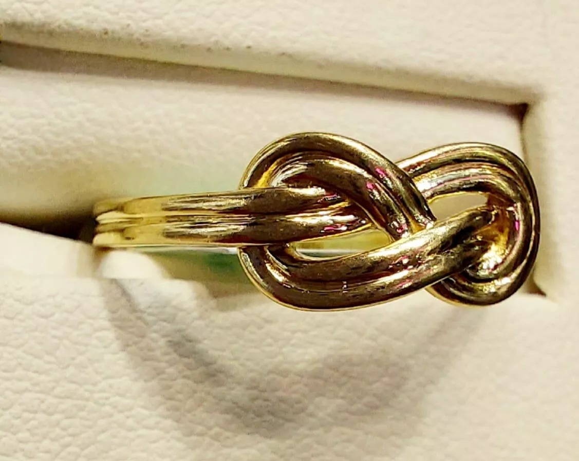 Anillo Infinito Rayado Oro 10 K. + Obsequio