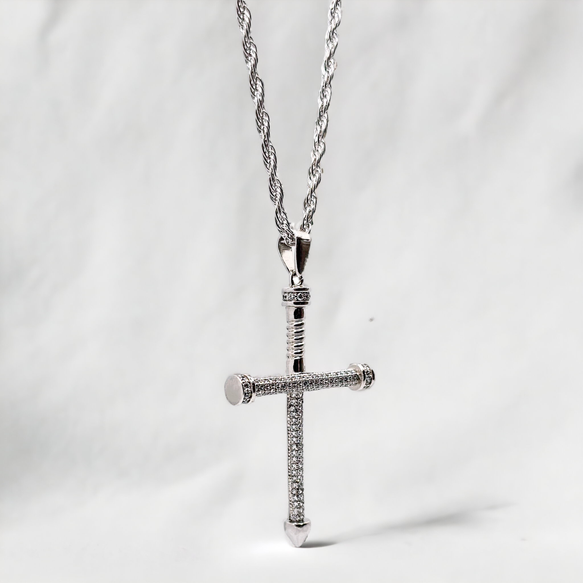 Cadena y Cruz de plata .925 Hombre Estilo clavo con piedra zirconia, Incluye certificado y caja de regalo