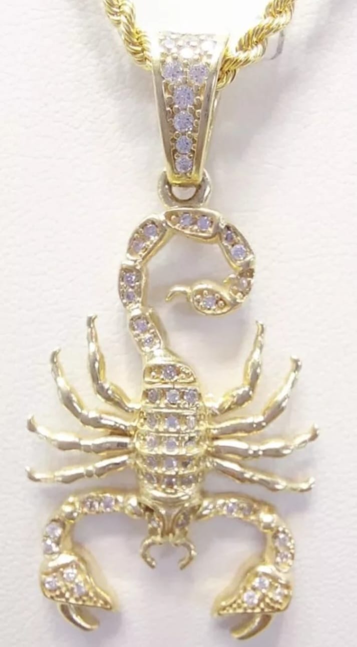 Dije Alacrán Oro 10k + Obsequio