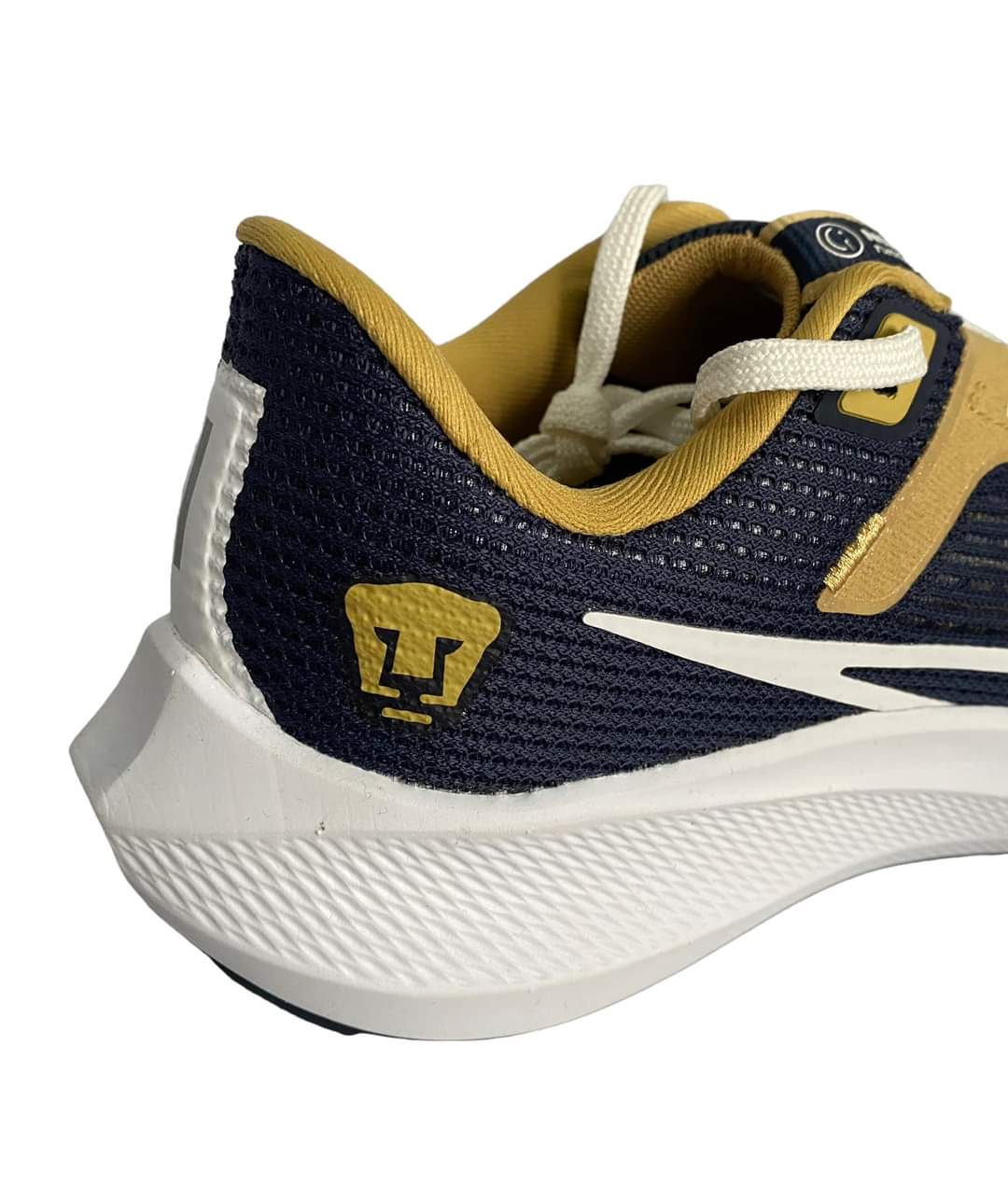 TENIS NIKE PEGASUS 40 PUMAS UNAM NIKE