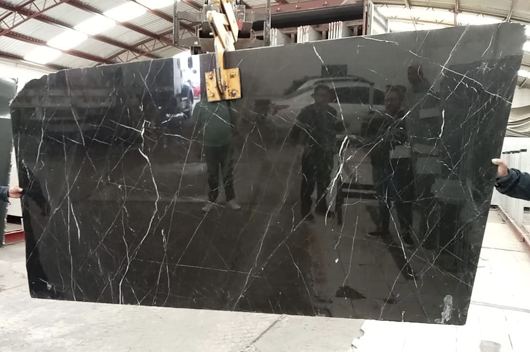 Escritorio MUJU, Linea TUUKUL Cubierta con Màrmol Negro Monterrey