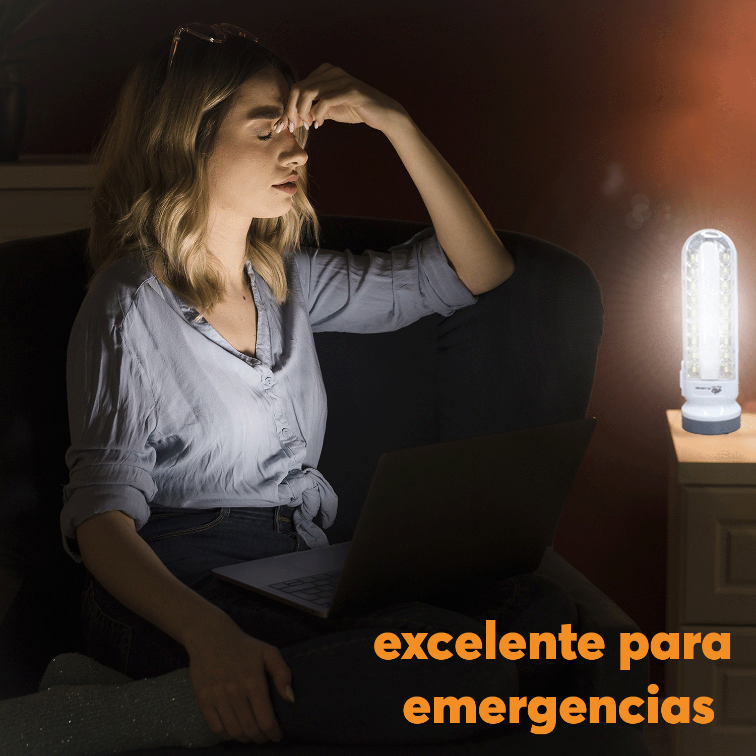 Lampara LED Archy Recargable de Emergencia 3 Modos en 1 Foco 18 leds Linterna de Mano Portátil Ligera Gancho para Colgar + Ranura para pilas Extra (LAM5683).