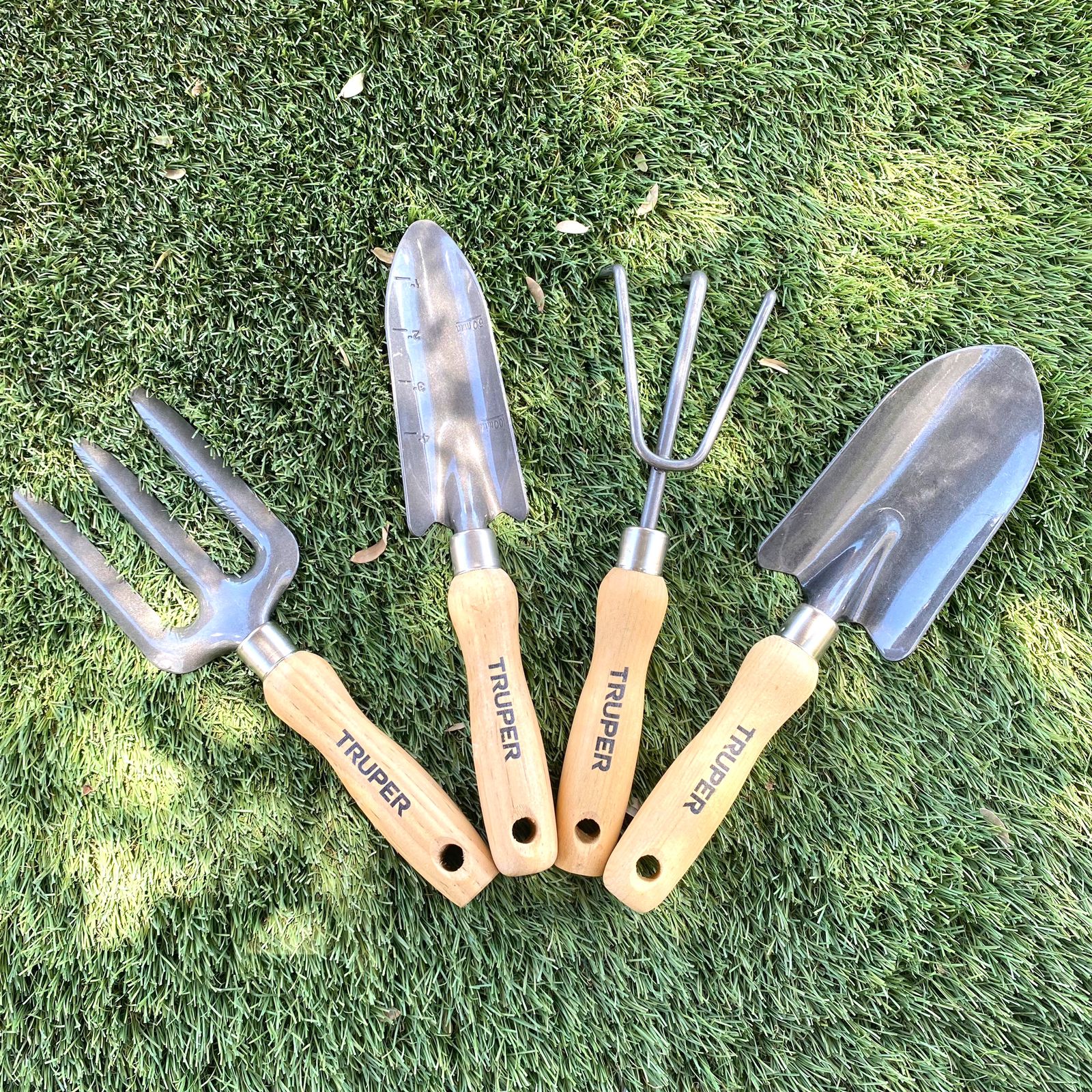 Herramientas para Jardin. Transplantador, Cultivador, Bieldo y Cucharita 