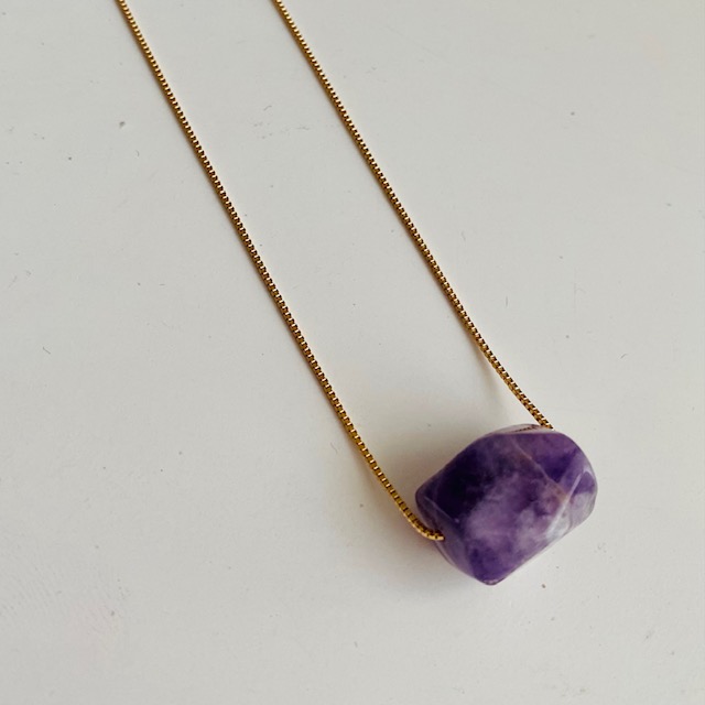 Collar con piedra natural amatista- Baño de oro 18K- Collar dorado- Piedras naturales 