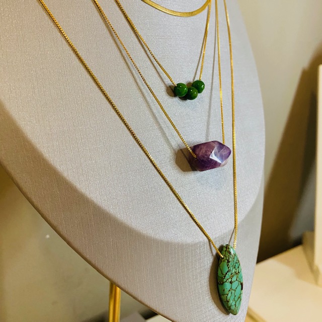 Collar con Piedra Natural Jade Verde- Baño de oro 18K- Collar dorado