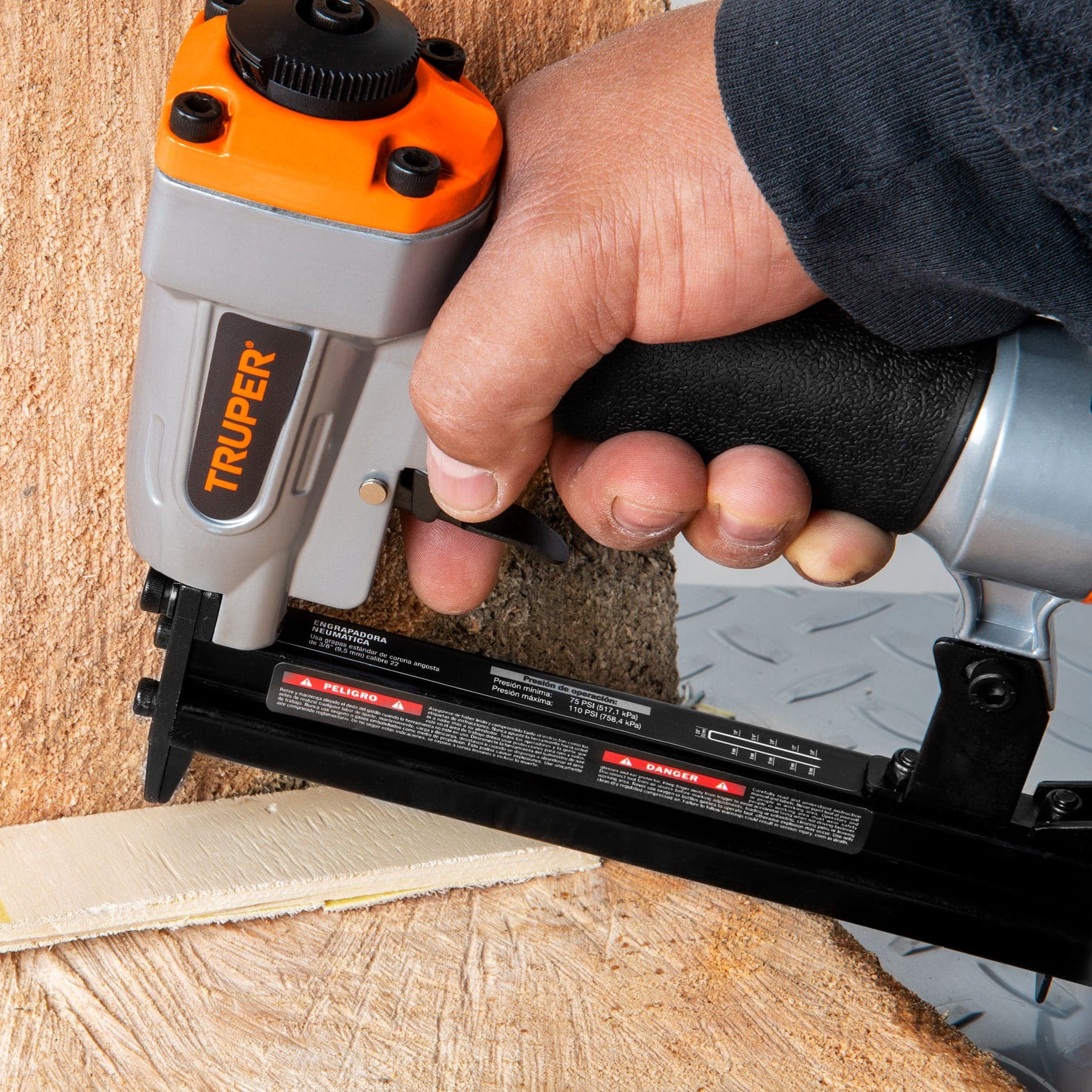 ENGRAPADORA NEUMÁTICA, CALIBRE 22, TRUPER 13177