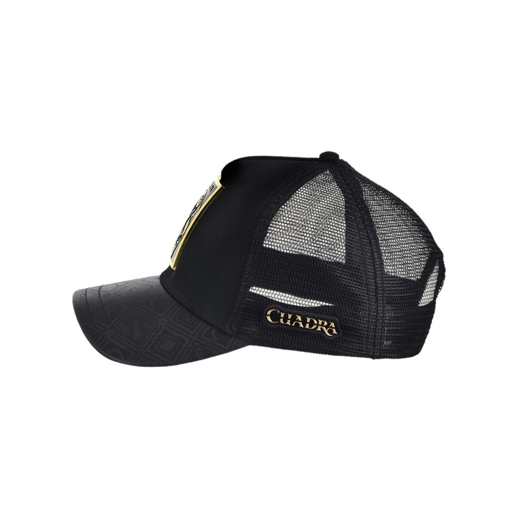 Gorra snapback con aplicación metal