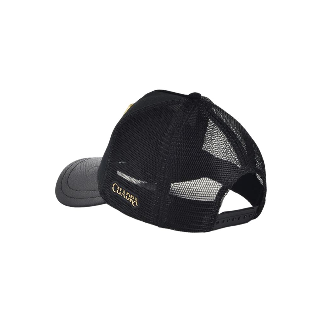 Gorra snapback con aplicación metal