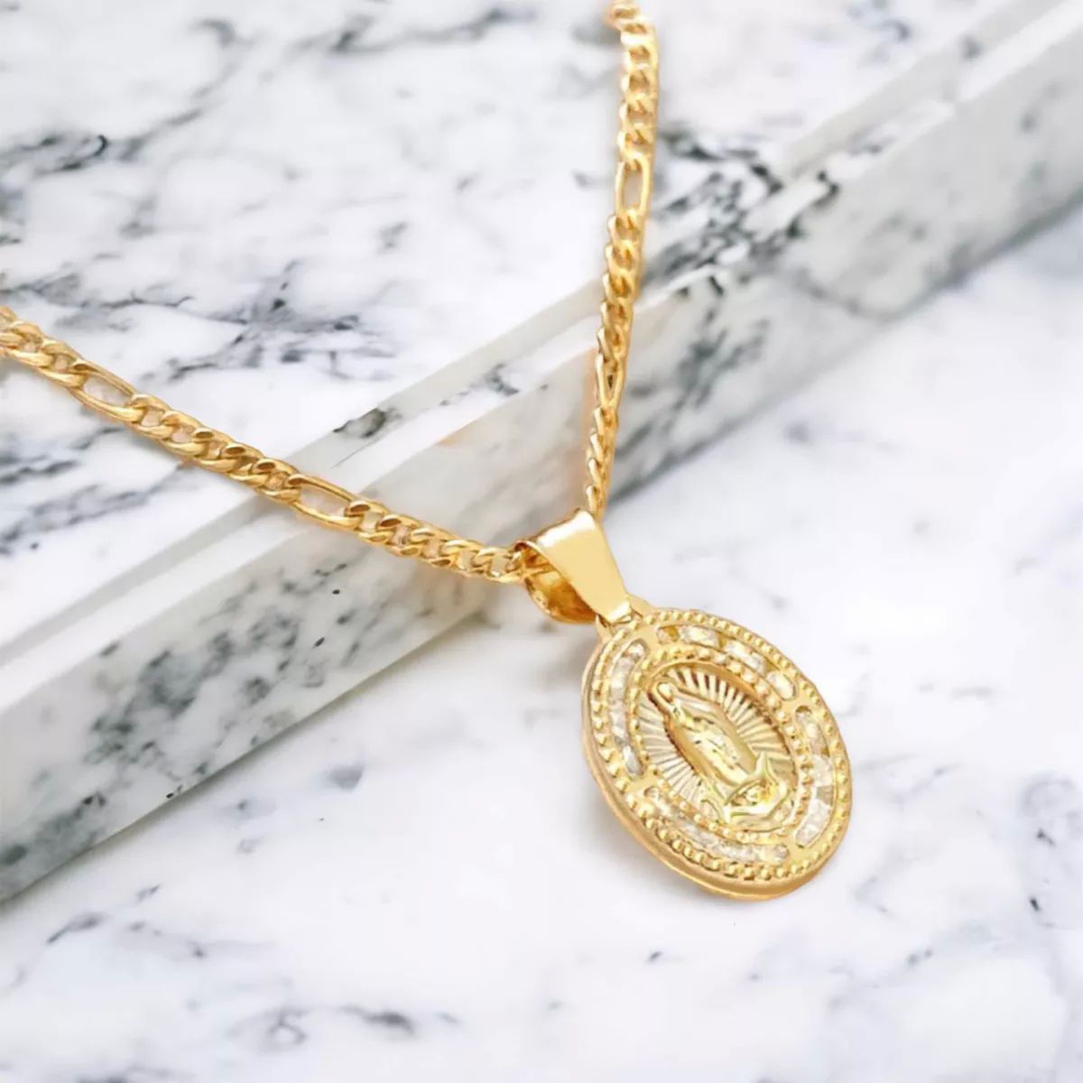 Kit Medalla Guadalupe + Cadena Singapur Oro 10 K.+ Regalo