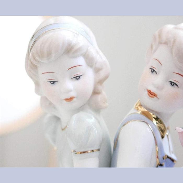 Niña porcelana figura MXENF-002-14 2 Pzas 14x18x10cm Frente x Alto x Fondo Porcelana Artesanal EnfantsDupont