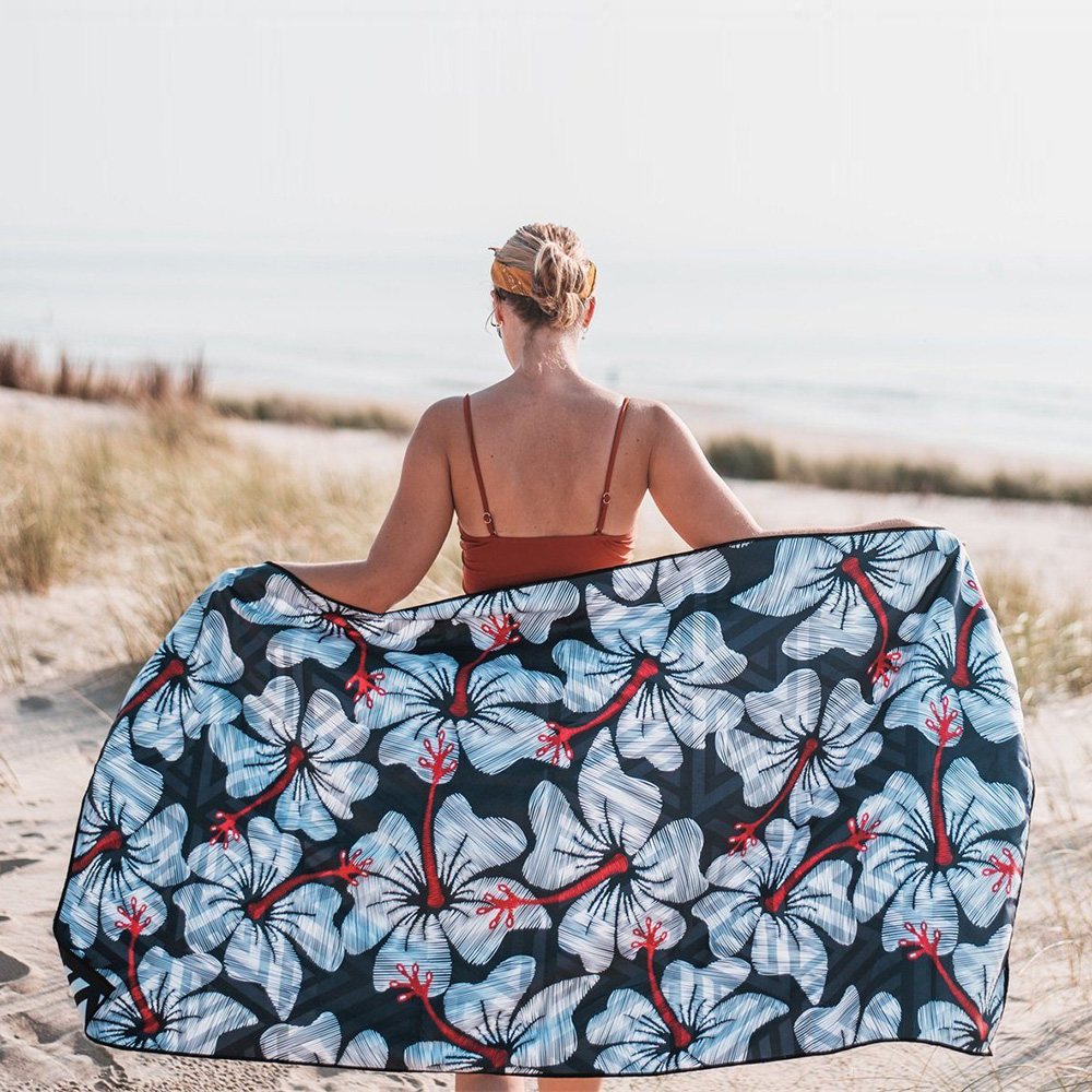 Kit de Termo de 500 ml Toho y 3 Toallas de Playa 4Monster