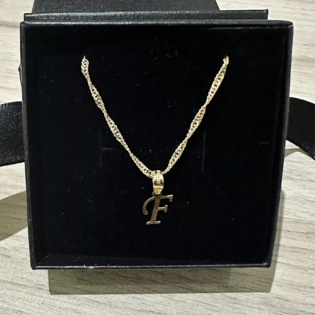 Juego Collar Letra F Lisa + Aretes Bola 10K. + Regalo