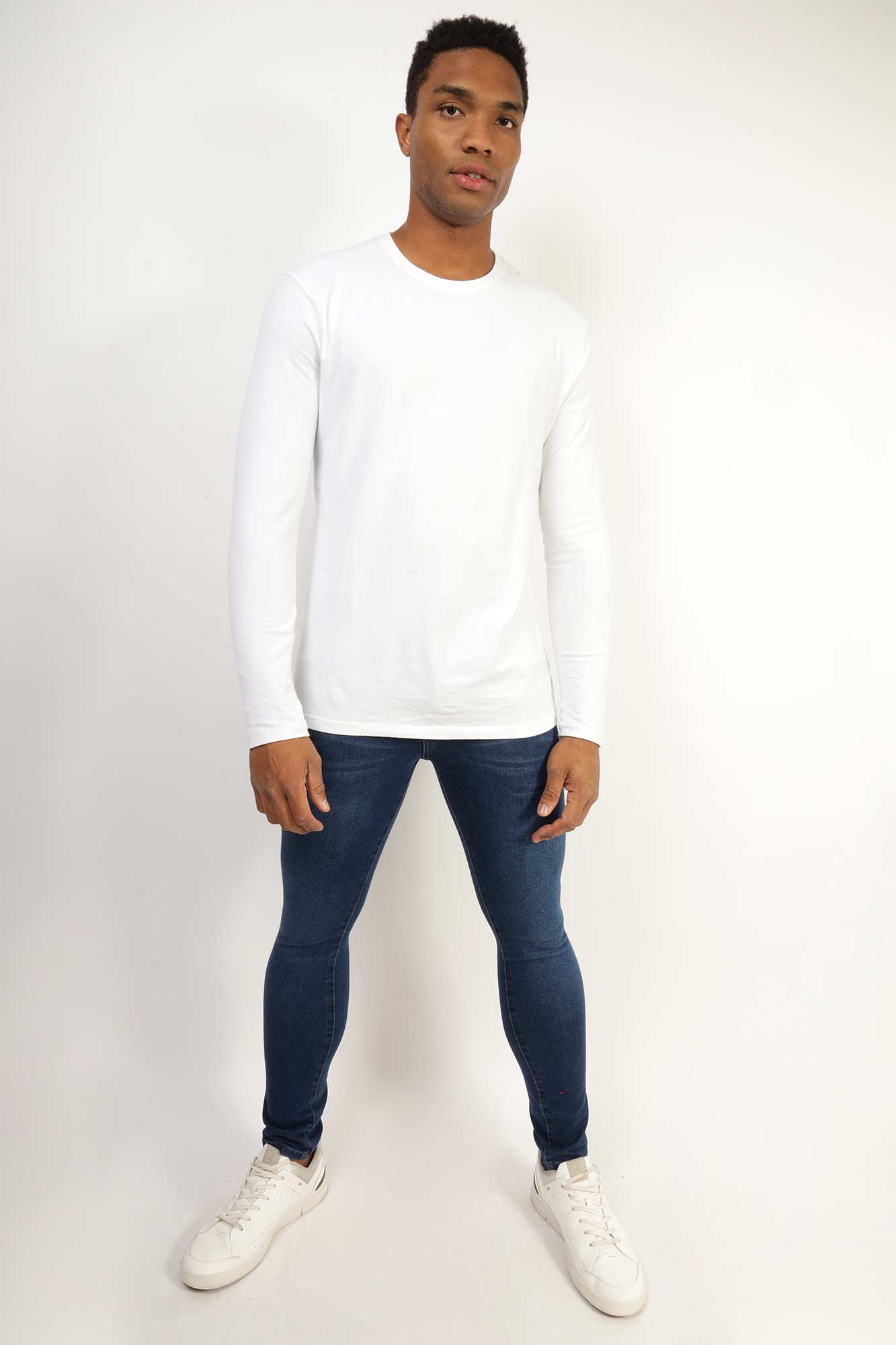 Pantalón skinny stretch de mezclilla para hombre.