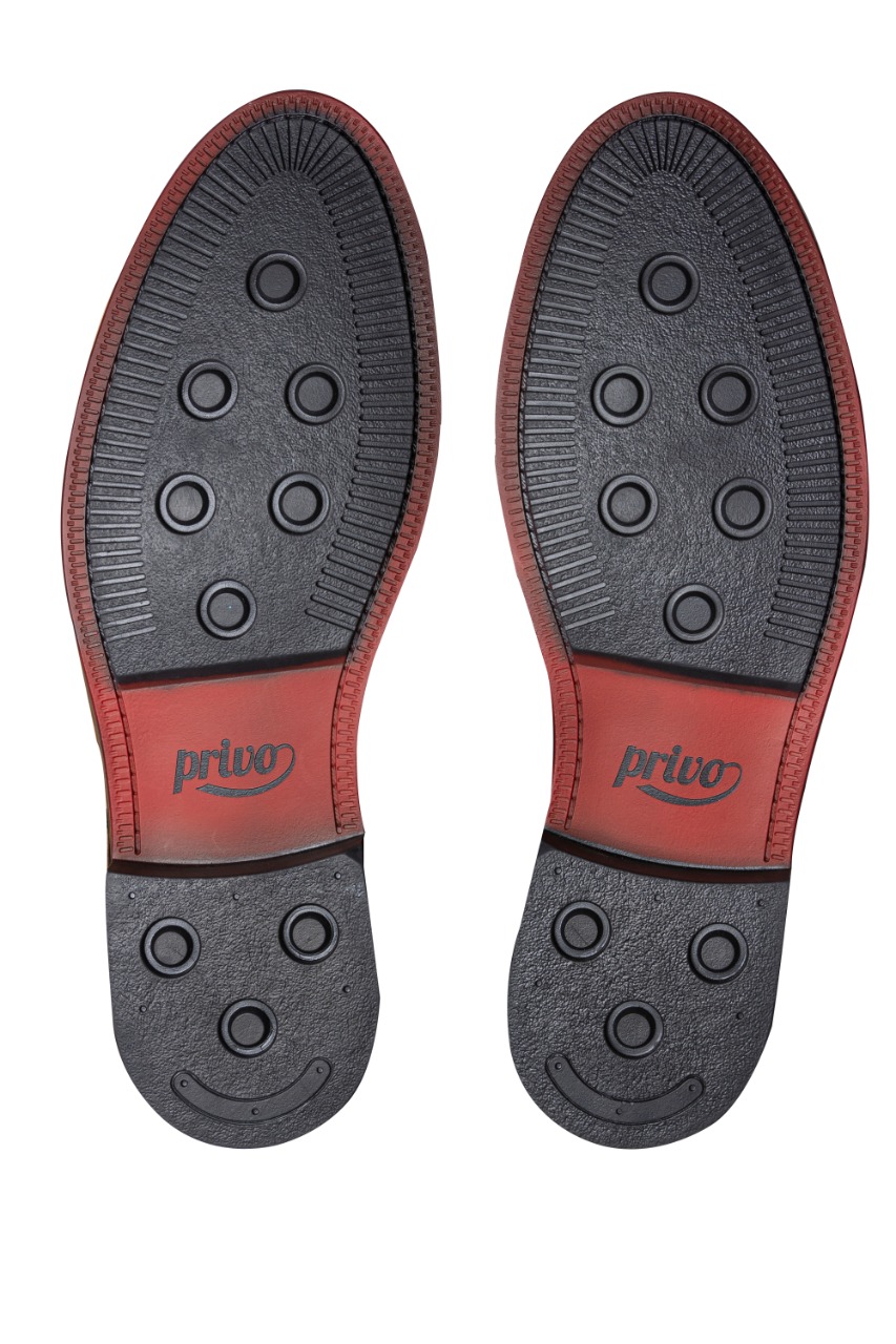 Calzado para hombre de piel con estampado camuflaje marca Privo