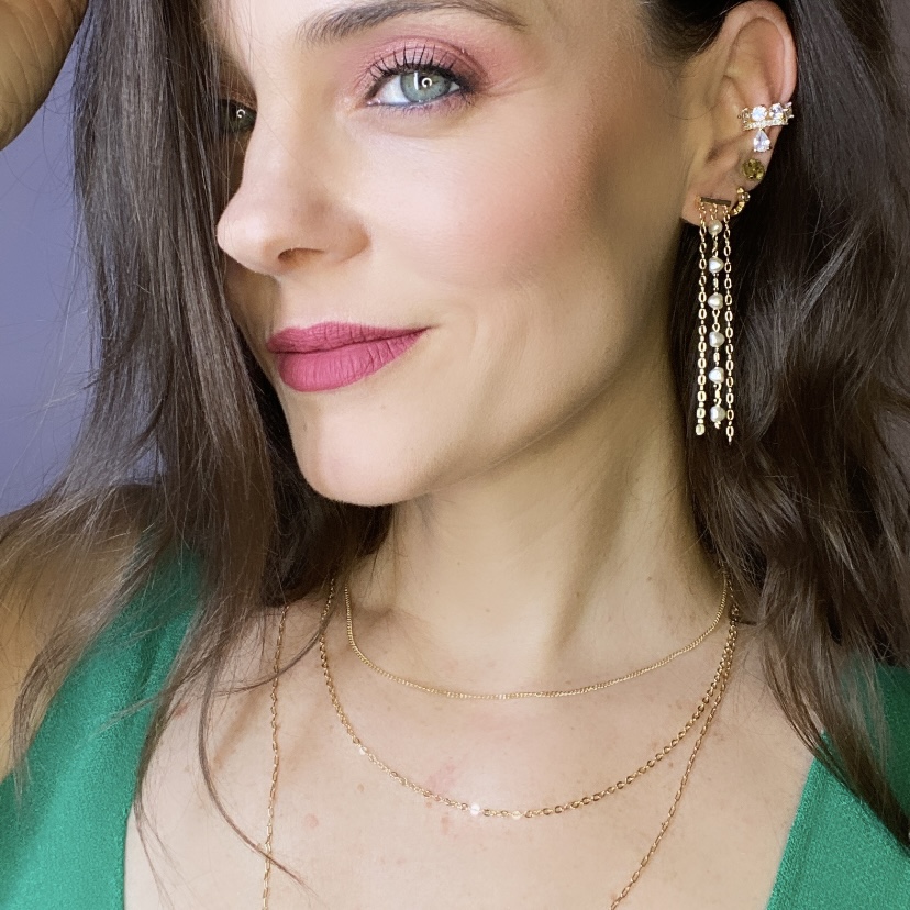 Aretes con perlas y cadenitas- Baño de oro 18K- Aretes dorados