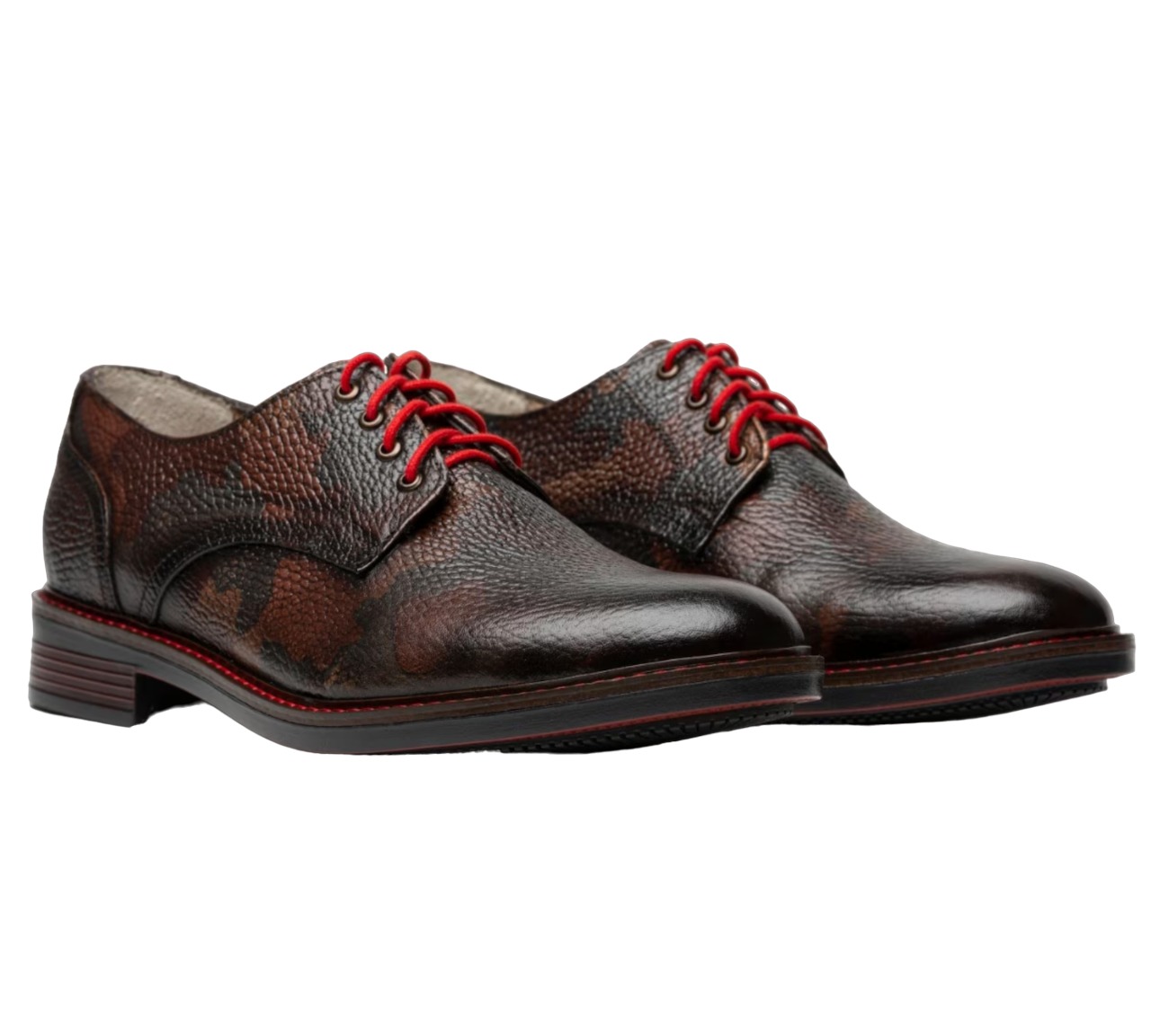 Calzado para hombre de piel con estampado camuflaje marca Privo