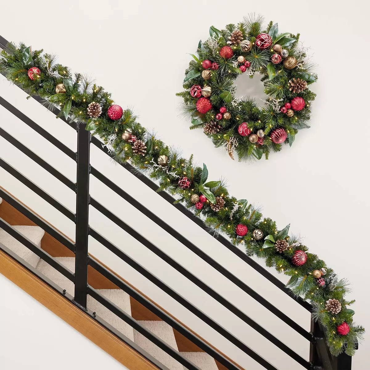 Corona Navideña 1601395-2 Preiluminada Con Luces LED - Rojo