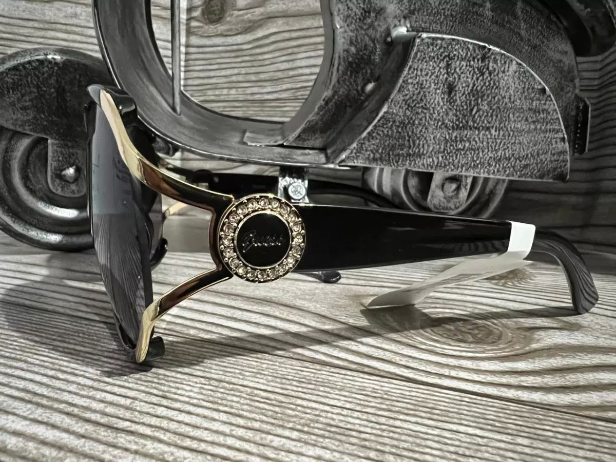 Gafas Guess De Sol De Plástico Con Logotipo De Escritura