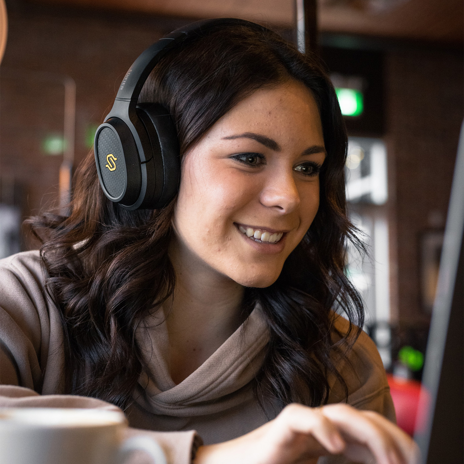 Audífonos Bluetooth Edifier Stax Spirit S3 Color Negro