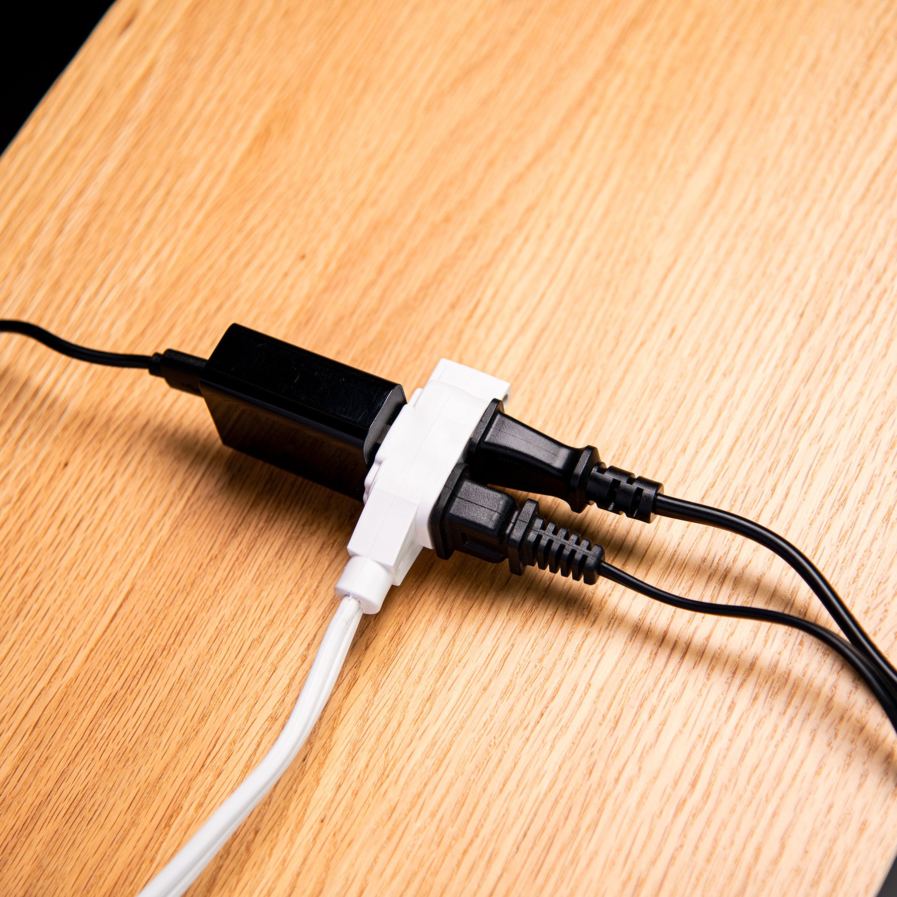 EXTENSIÓN ELÉCTRICA DOMÉSTICA 2 M BLANCA CON CLAVIJA PLANA VOLTECK 48000