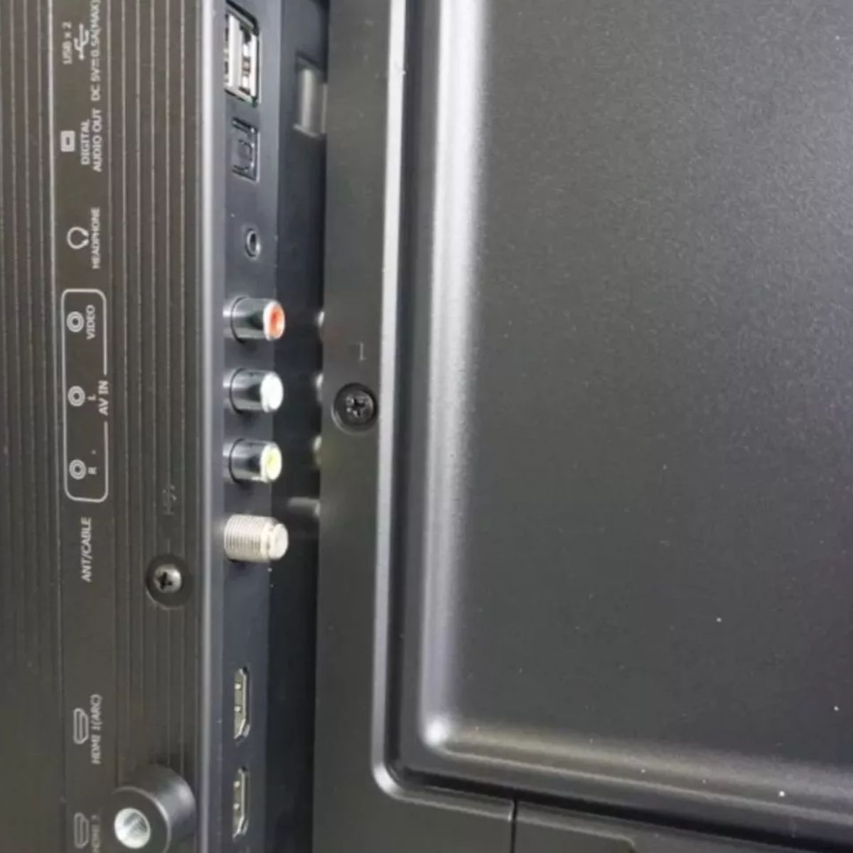 Hisense Pantalla LED Smart TV de 32 Pulgadas H4 Series Roku 32H4030F3