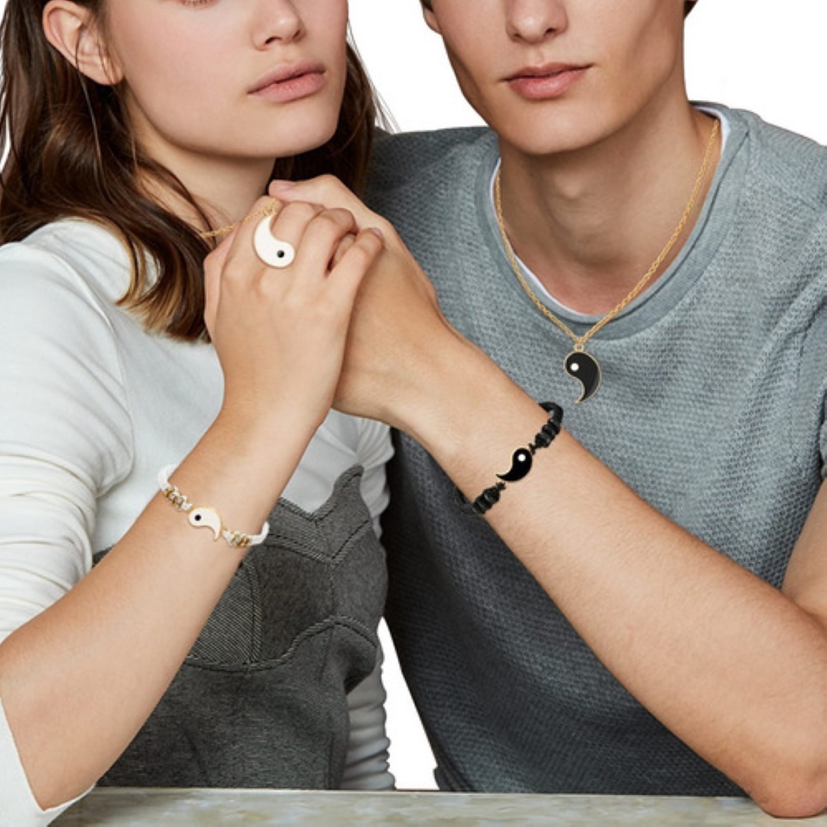 Collares 2 Pzs. + 2 Pulseras De Ying Yang Novios Y Amigos Negro/Plata