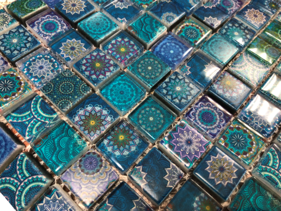 Malla o Mosaico Decorativo de vidrio ACA, medida 30 x 30 cms. (base por altura). Diseño en tonos azules. Caja de 5 piezas.