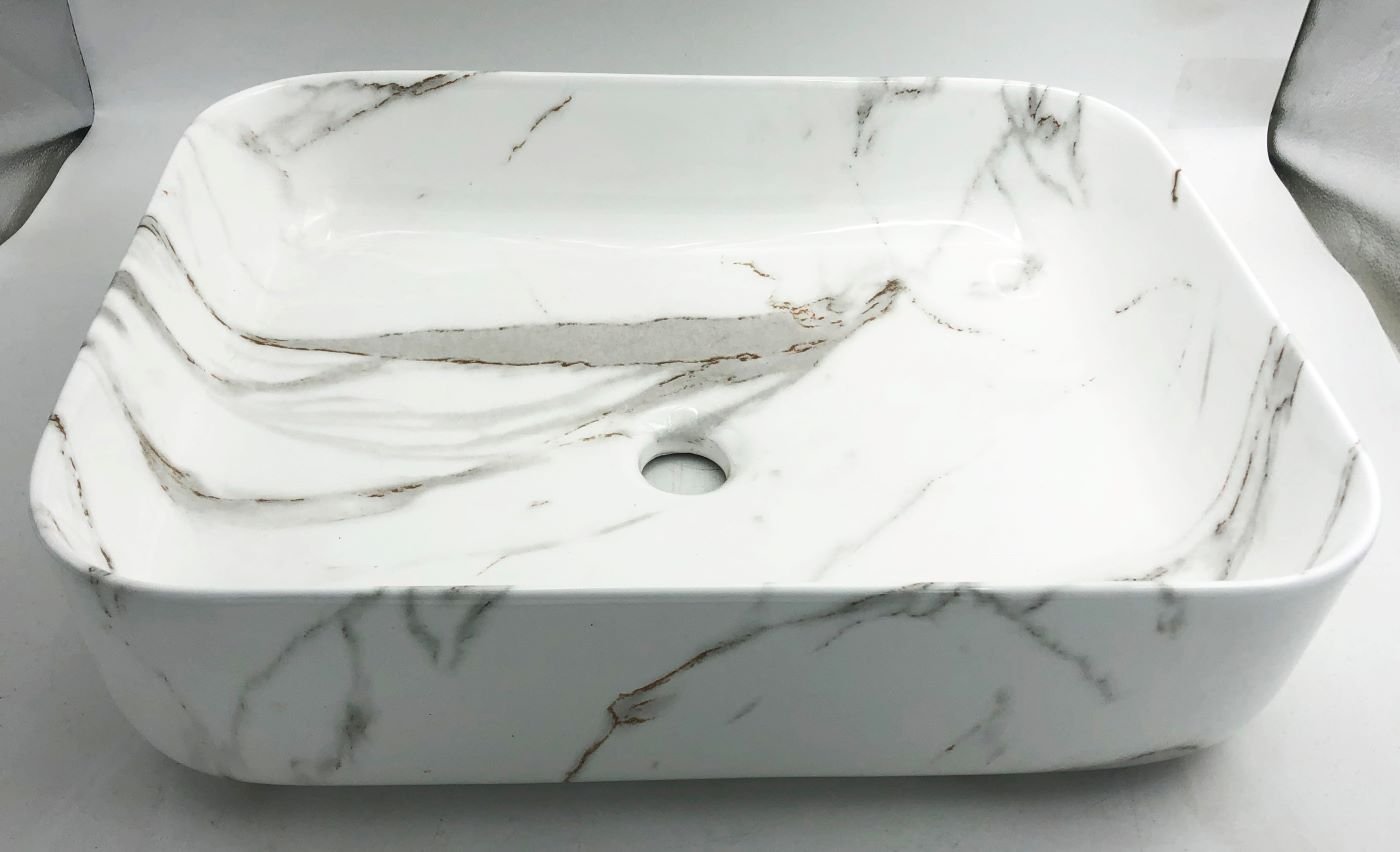 Lavabo Cerámico para Baño TIM, forma rectangular acabado blanco marmoleado. De sobreponer, con diseño europeo ideal para todo tipo de baños. Dimensiones 50.0 x 39.0 x 13.0 cms. (base x altura x profundidad)