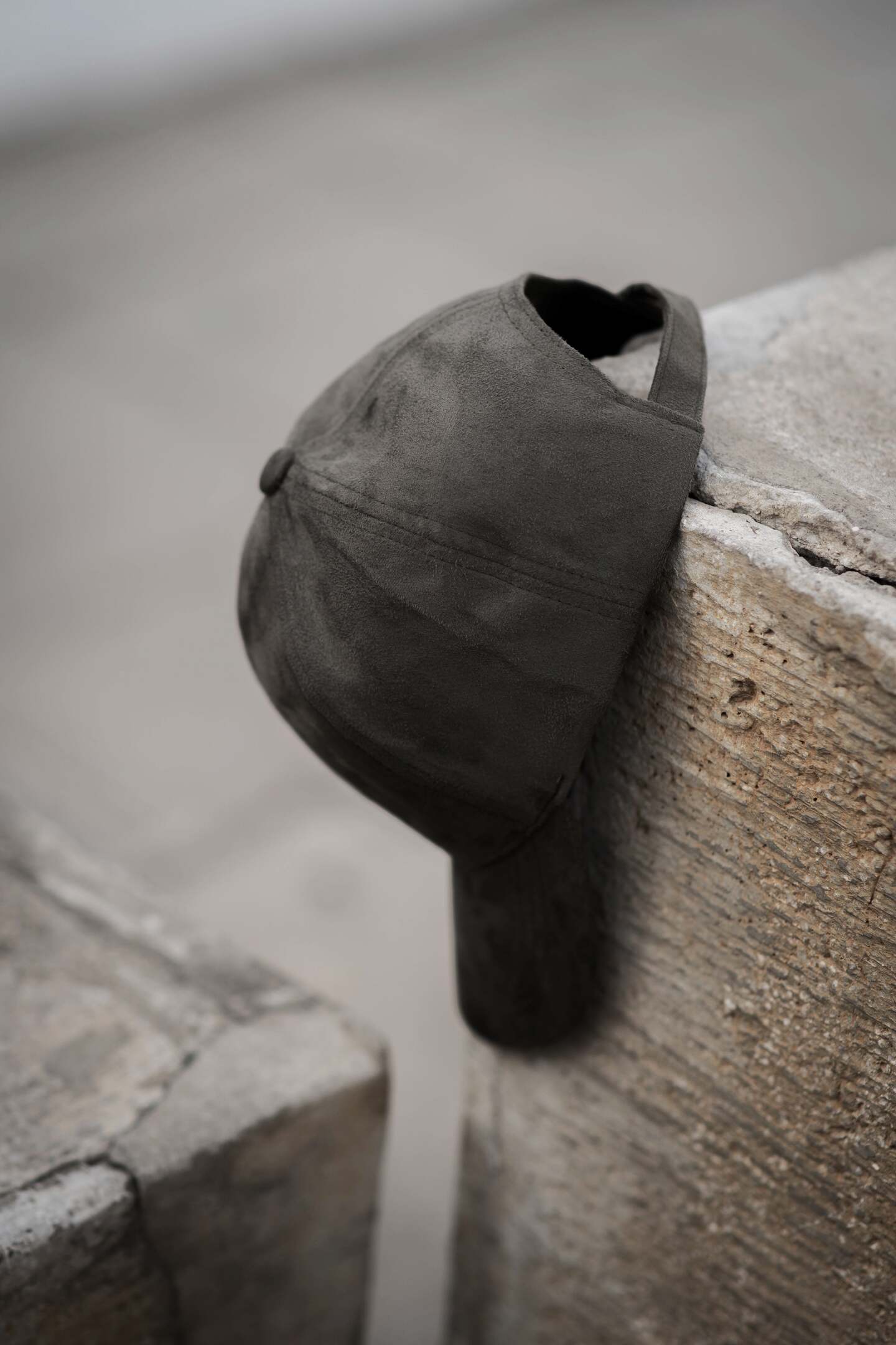 Gorra de Gamuza Unisex Talla Ajustable Marca Brunel