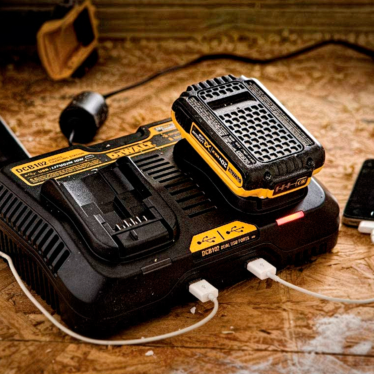 Cargador 2 Puertos Bateria 12 V/20V 2 Puertos Dewalt Dcb102
