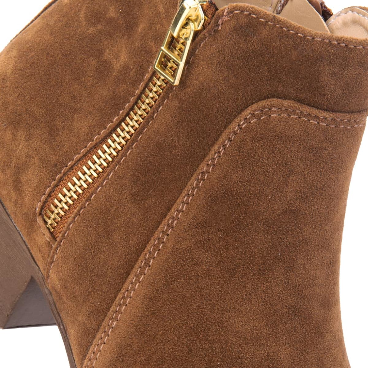 Bota texana de gamuza color camel con cierre metálico, mod. 1109651