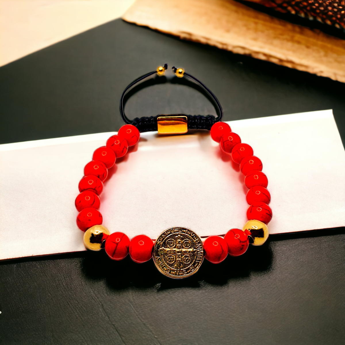 Pulsera De San Benito Hombre Con Piedra Roja Y Bolas Doradas