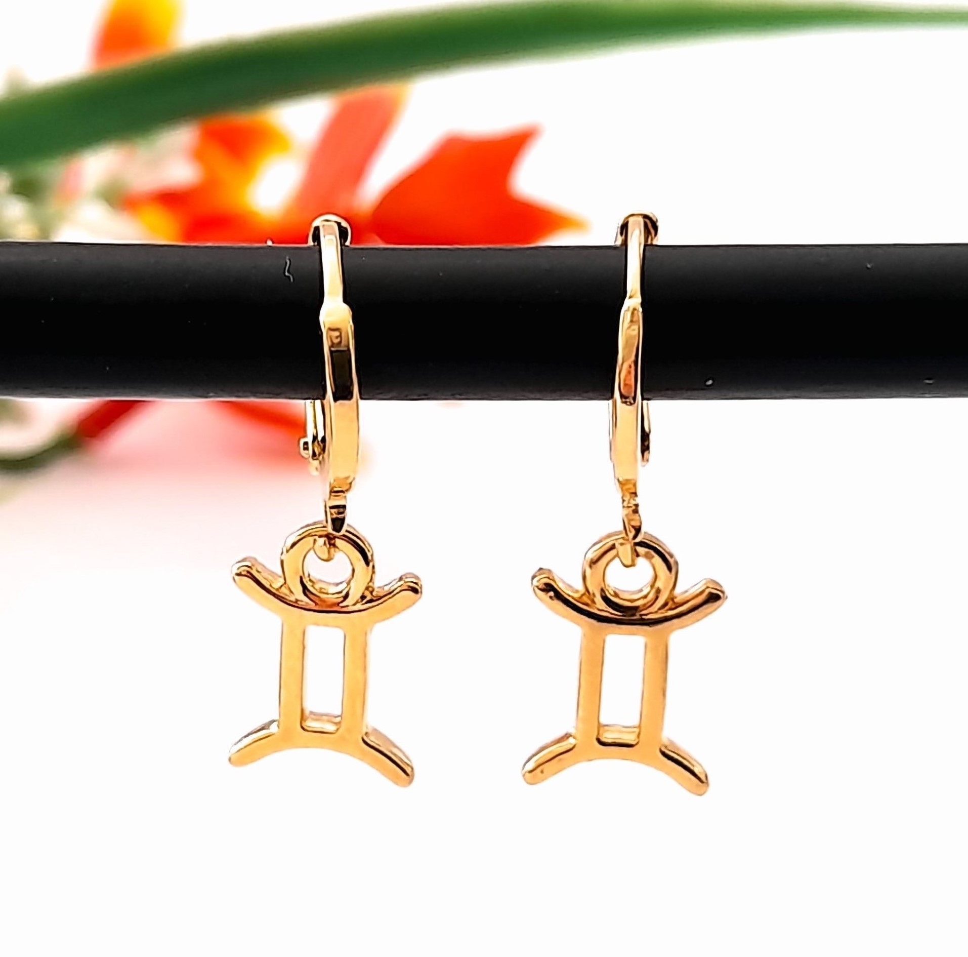 Aretes Huggies Géminis En Chapa De Oro 22 Kilates ITZANALLY