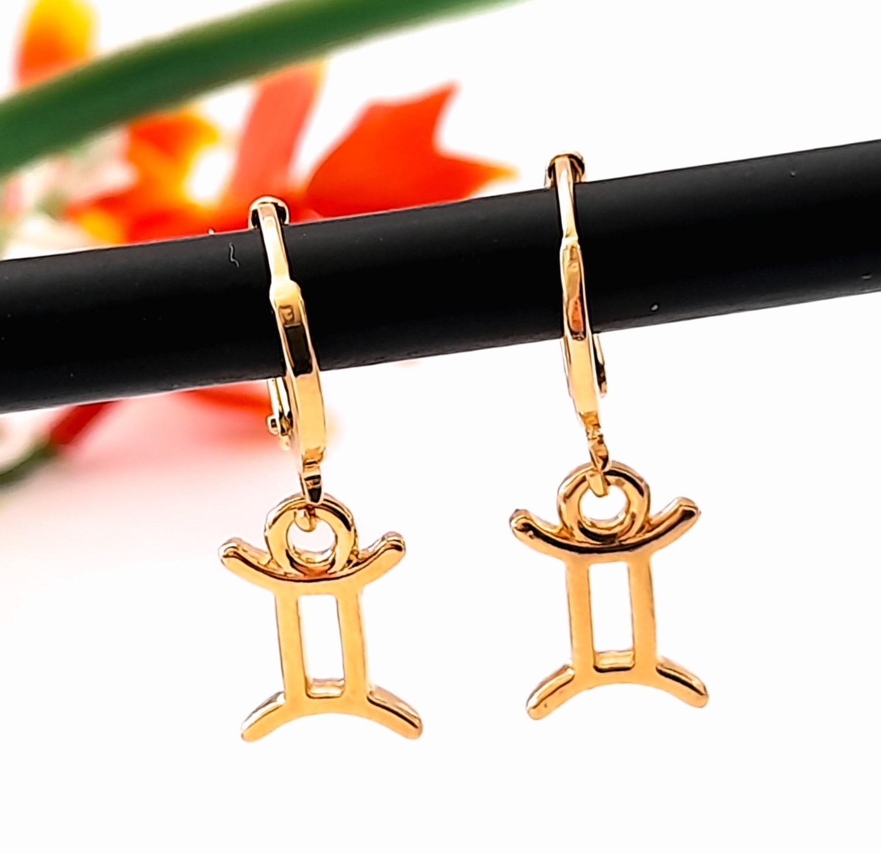 Aretes Huggies Géminis En Chapa De Oro 22 Kilates ITZANALLY