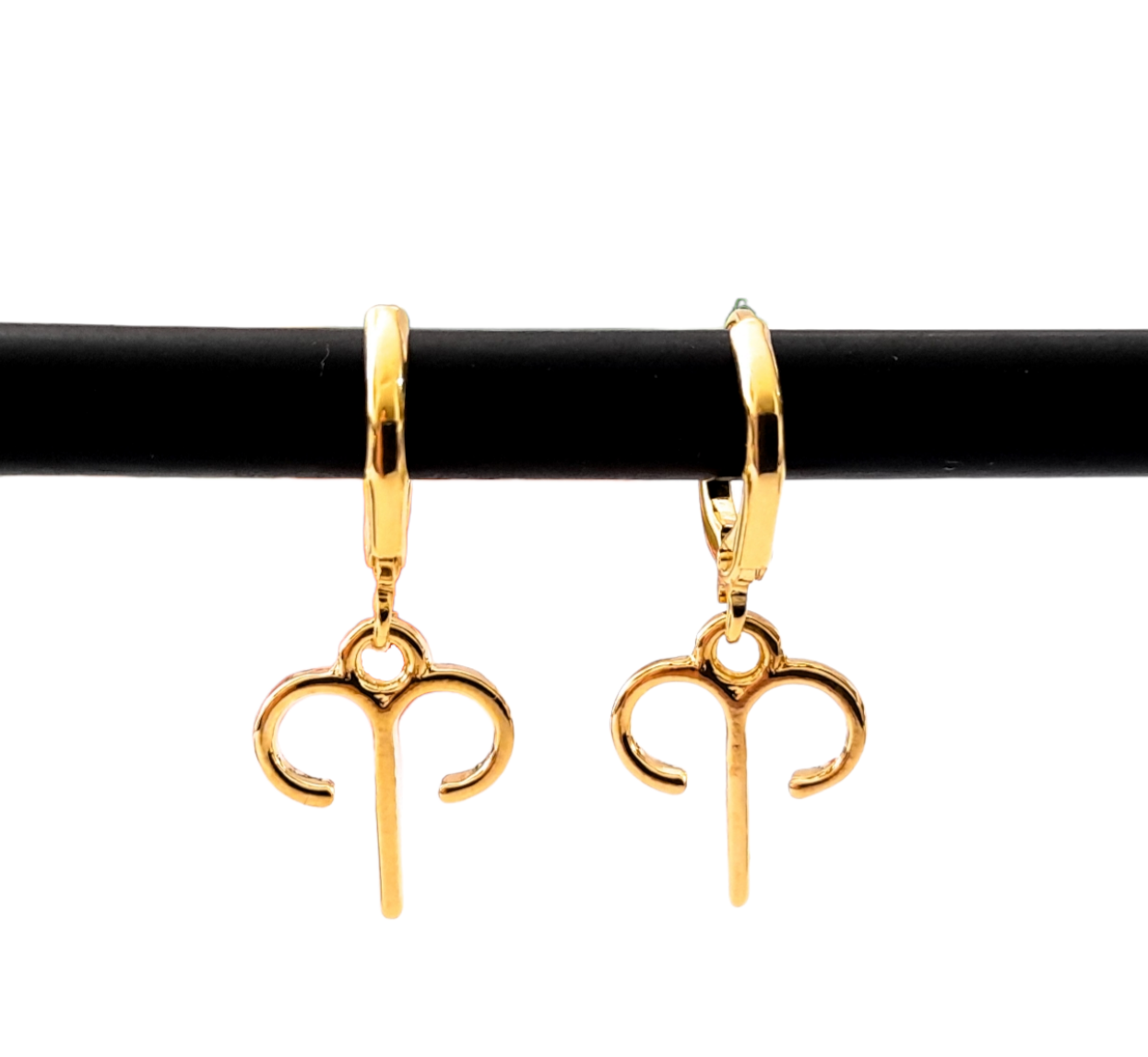 Aretes Huggies Aries En Chapa De Oro 22 Kilates ITZANALLY