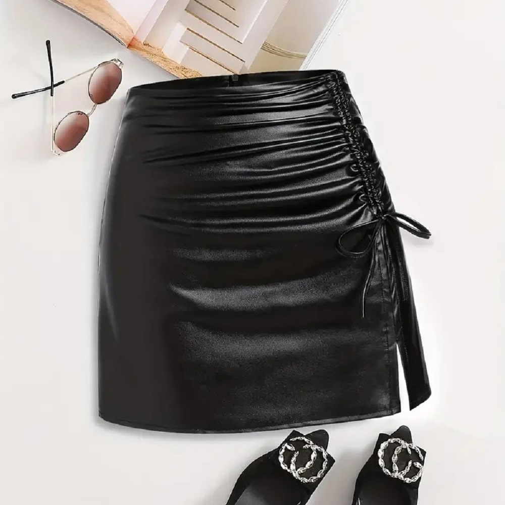 Falda de cuero sintetico corta
