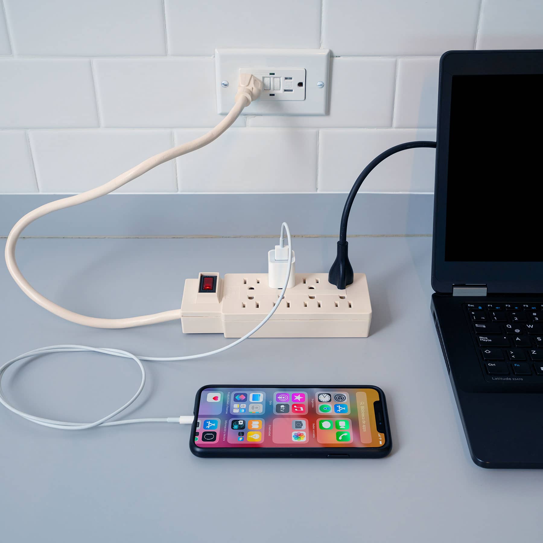 MULTICONTACTO 14 AWG USO RUDO CON 8 ENTRADAS, VOLTECK 47186