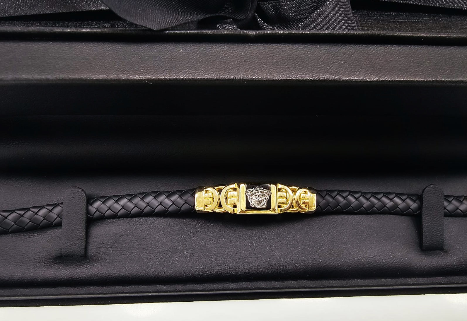 Pulsera De Medusa Caucho Con Oro De 10k Importada