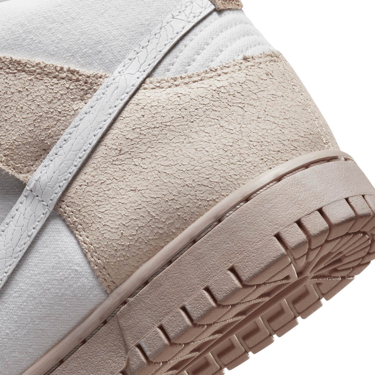 Tenis Nike Dunk High EMB Tan Cracked Leather DV0822-100