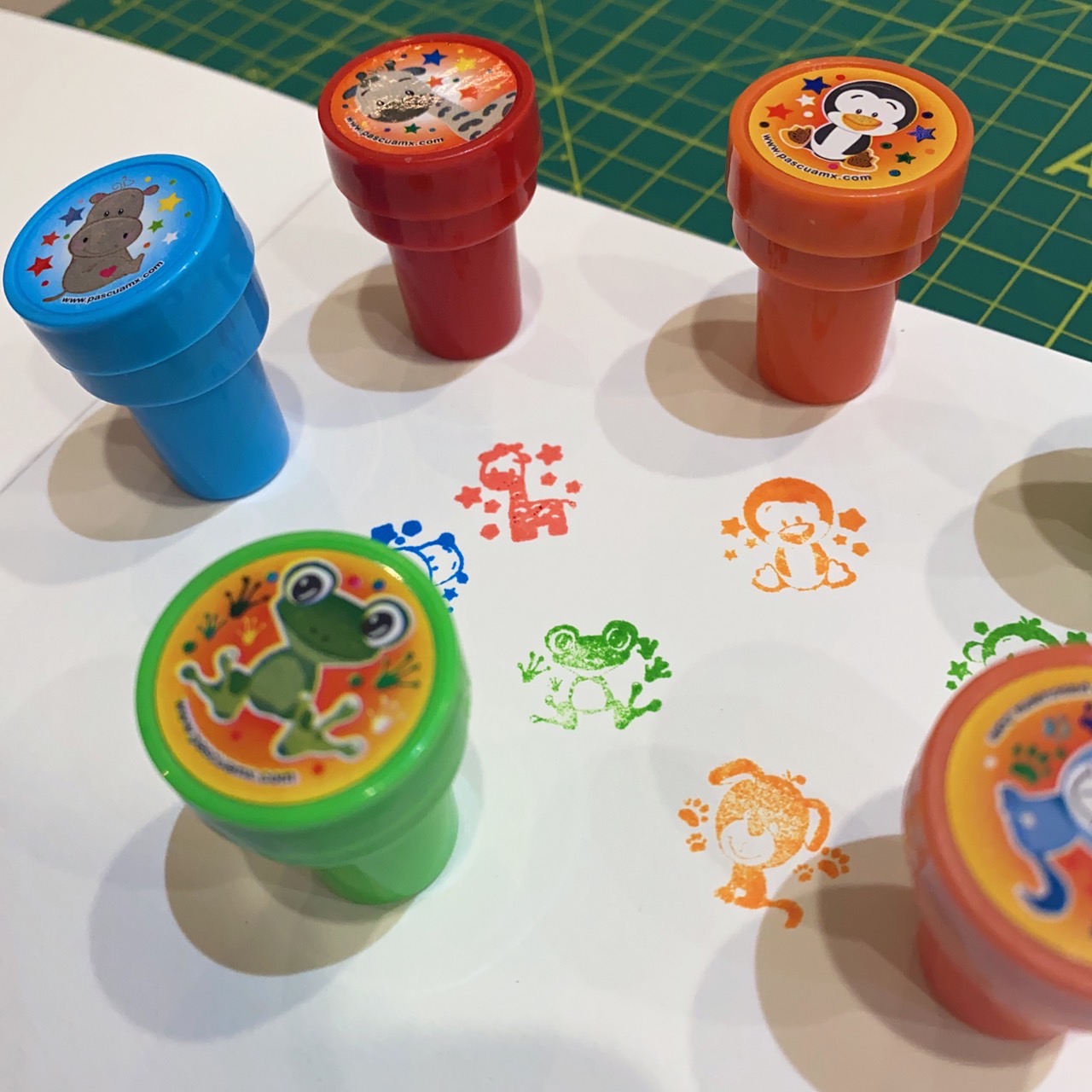 Sellos para Niños Estampillas de Dibujos Animados Surtidos, 6 Sellos de Tinta figura animales para regalos de fiestas infantiles, premios escolares